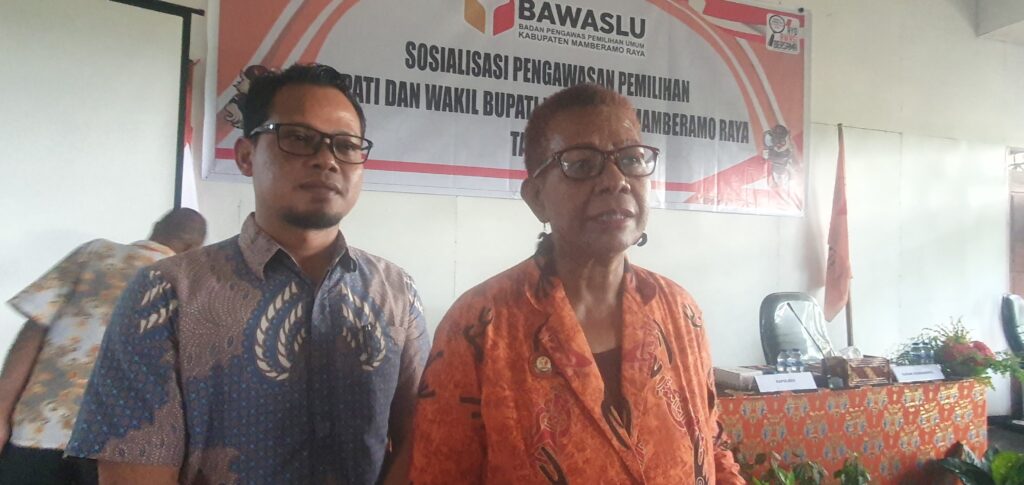 Dok ist/ Ketua Bawaslu Cornelia Mamoribo Mamberamo Raya di sela-sela Sosialisasi, ketika berikan keterangan pers di Burmeso 15-16 Agustus 2024